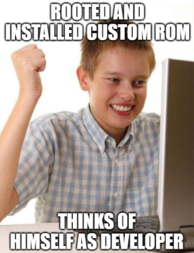 Meme d'un enfant content derrière son PC avec le texte : Rooted and installed custom rom, thinks of himself as a developer